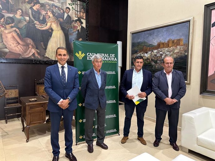 Caja Rural de Extremadura y EA Group refuerzan la I+D+i con un equipo ultramoderno para la fibra del ovino