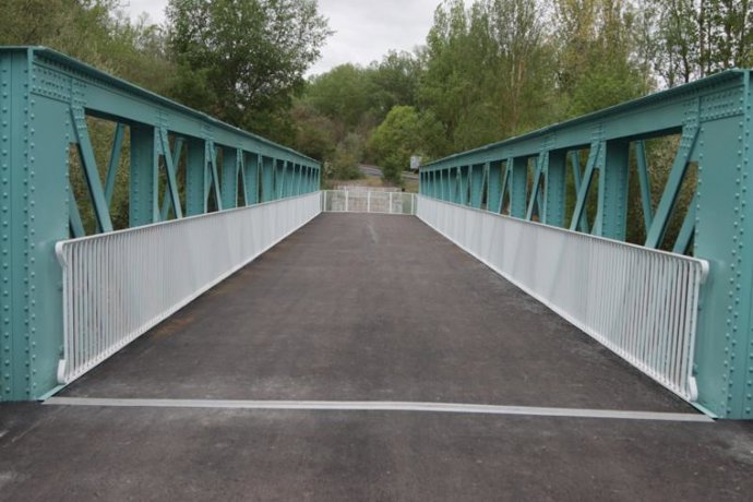 Abierto al público el nuevo mirador en el que se ha transformado el casi centenario Puente de Arenzana