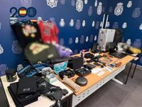 Dos detenidos por múltiples robos con violencia en casas en Alicante y pegar con una barra de hierro al dueño de un piso