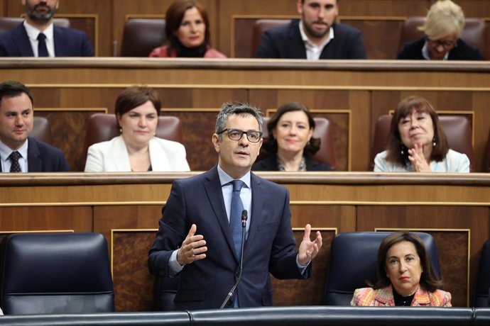 El ministro de la Presidencia, Justicia y Relaciones con las Cortes, Félix Bolaños, interviene durante una sesión de control al Gobierno, en el Congreso de los Diputados, a 24 de abril de 2024, en Madrid (España).
