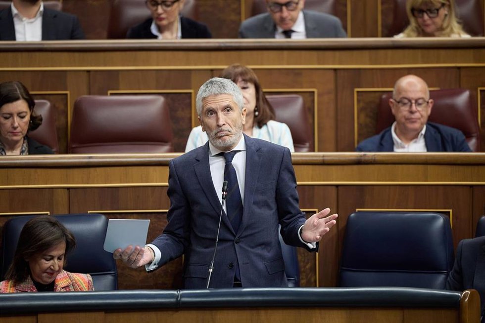 El ministro del Interior de España, Fernando Grande-Marlaska, interviene durante una sesión de control al Gobierno en el Congreso de los Diputados
