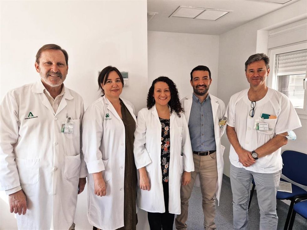 Profesionales del Macarena participantes en el estudio publicado en 'The Lancet Microbe'.