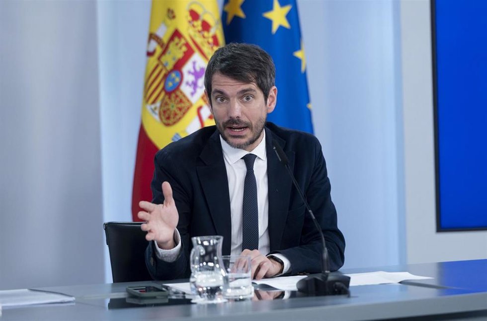 El ministro de Cultura, Ernest Urtasun, durante una rueda de prensa posterior a la reunión del Consejo de Ministros, en el Complejo de la Moncloa, a 26 de marzo de 2024, en Madrid (España).