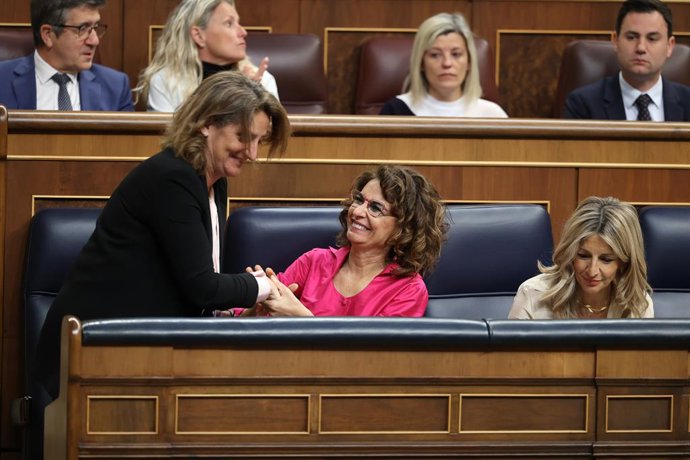 (I-D) La vicepresidenta tercera y ministra para la Transición Ecológica y el Reto Demográfico, Teresa Ribera; la vicepresidenta primera y ministra de Hacienda, María Jesús Montero, y la vicepresidenta segunda y ministra de Trabajo y Economía Social, Yol