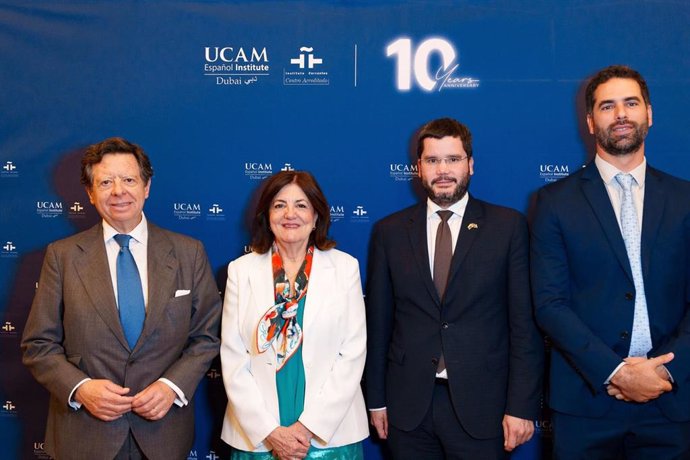 Imagen de la representación de la UCAM encabezada por su presidenta, María Dolores García, en la celebración del décimo aniversario del UCAM Español Institute de Dubái, único centro del Instituto Cervantes en la zona