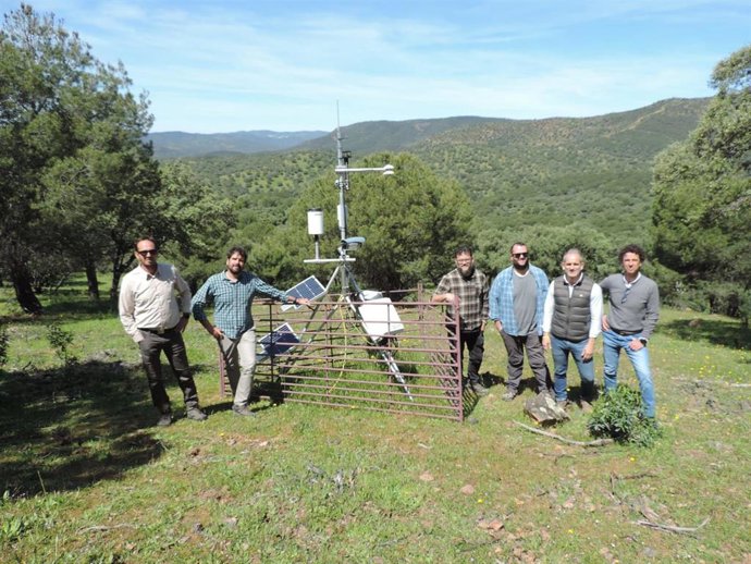 El Observatorio de Cambio Global del Bosque Mediterráneo instala una de sus estaciones en Villanueva del Rey.