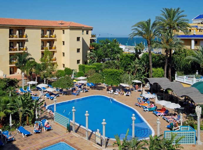 En total, la Costa del Sol ha recibido 512.816 viajeros hoteleros, con un notable aumento de turistas nacionales (5%) y especialmente de viajeros extranjeros (14,8%).