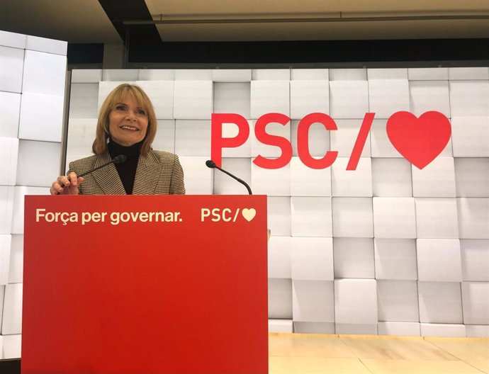 La viceprimera secretaria del PSC, Lluïsa Moret, en una rueda de prensa en la sede del partido