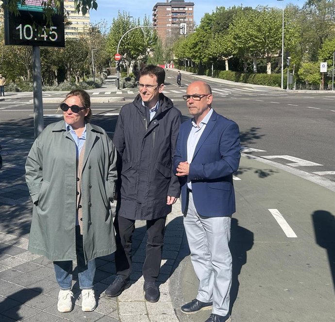 Los concejales socialistas en el Ayuntamiento de Valladolid Charo Chávez, Pedro Herrero y Luis Vélez.