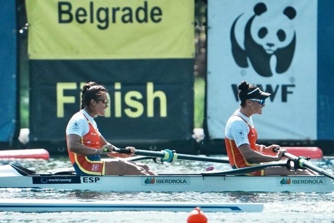 Archivo - Aina Cid y Esther Briz, en plena competición.