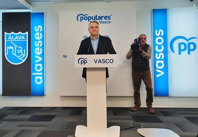 El lider del PP vasco, en su comparecencia de este miércoles, en la que ha defendido la estrategia de su partido para las elecciones vascas del pasado domingo