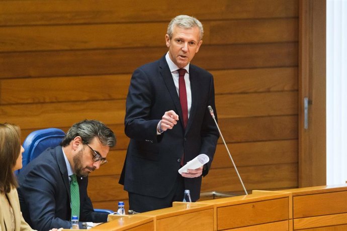 El presidente de la Xunta, Alfonso Rueda, en la sesión de control de la Cámara
