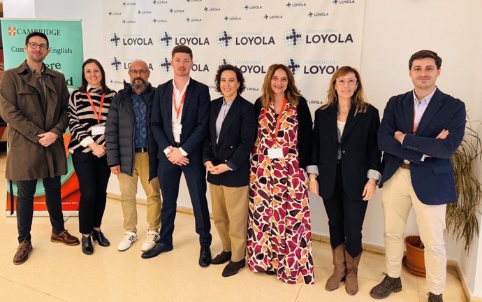 Equipo de Loyola Idiomas con los representantes de Cambridge English Iber.