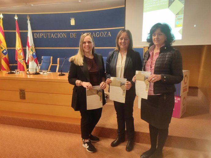 La directora de Territorio Mudéjar, Victoria Trasobares; la diputada delegada de Cultura de la DPZ, Charo Lázaro; y la secretaria técnica de la Alianza de Paisajes Culturales y Lugares Afines del Patrimonio Mundial, María del Pozo.