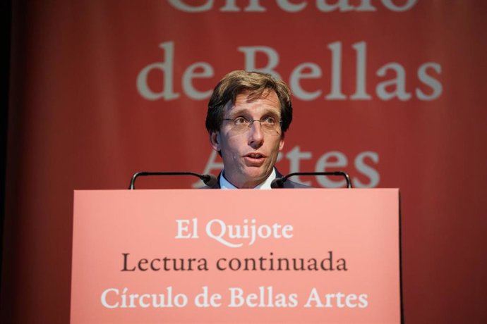 El alcalde de Madrid, José Luis Martínez-Almeida, participa, con motivo del día del libro 2024, en la XXVIII Lectura Continuada de El Quijote,