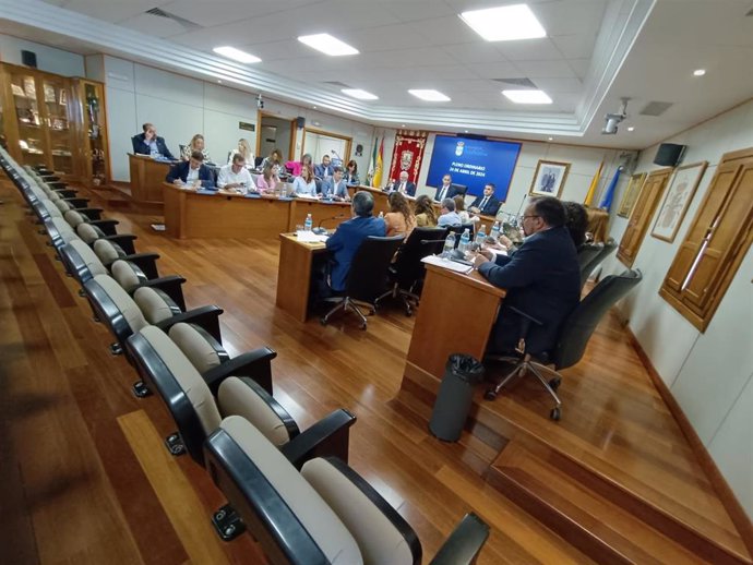 El Ayuntamiento de Benalmádena ha dado luz verde este miércoles en el pleno ordinario del mes de abril a la aprobación inicial de la Ordenanza de Uso y Gestión Eficiente del Agua como consecuencia de la declaración de sequía.