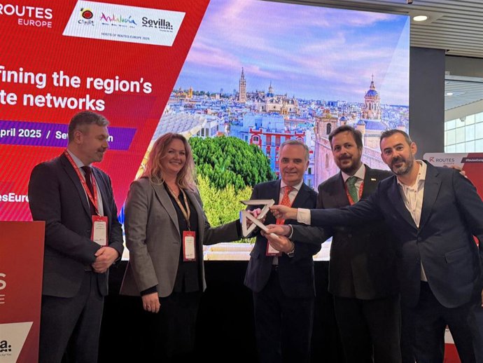 Bueno recoge en Aarhus (Dinamarca) el testigo del congreso 'Routes Europe 2025' de conectividad aérea.