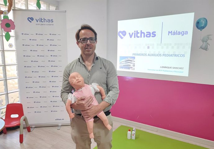 El doctor Enrique Sánchez, pediatra y neonatólogo de Vithas Málaga