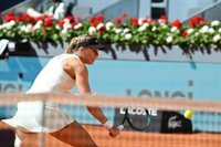 Jessica Bouzas remonta y deja fuera del Mutua Madrid Open a Paula Badosa