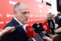 Tebas: "Quizá en dos años el Barça sí podrá afrontar un fichaje como el de Mbappé"