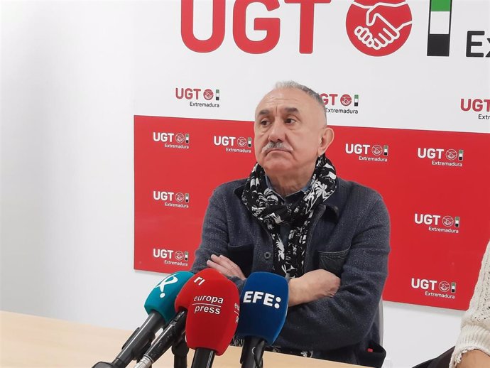 El secretario general de UGT, Pepe Álvarez, en rueda de prensa en Mérida con motivo de la entrega de los Premios Primero de Mayo de UGT Extremadura