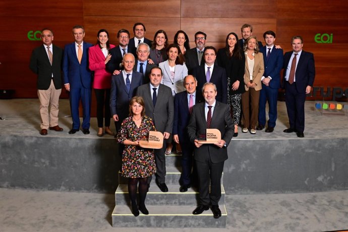 Entrega del III premio iniciativa sostenible en la categoría local a Grupo MAS.