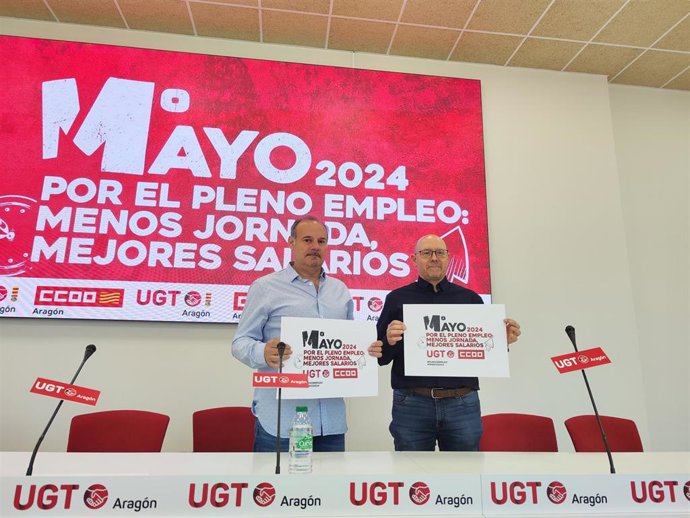 Los secretarios generales de UGT y CCOO Aragón, José Juan Arceiz y Manuel Pina, en rueda de prensa