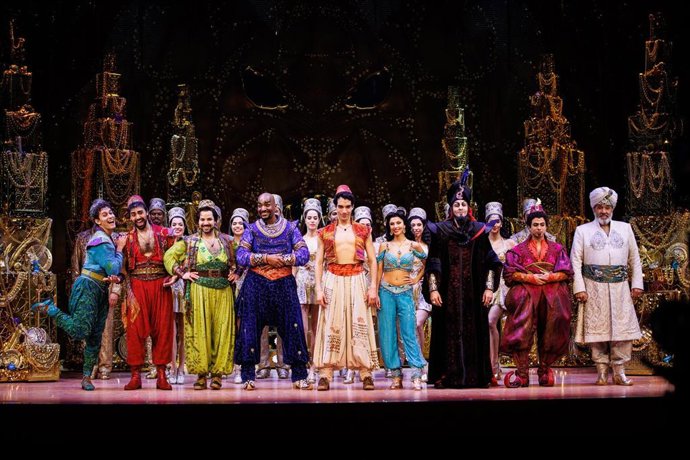 Archivo - Varios actores durante el pase gráfico del musical ‘Aladdín’, en el Teatro Coliseum de Madrid, a 16 de marzo de 2023, en Madrid (España). 