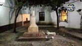 Foto: Patrimonio aprueba en Sevilla la restauración del crucero de la Plaza de Santa Marta dañado por vandalismo