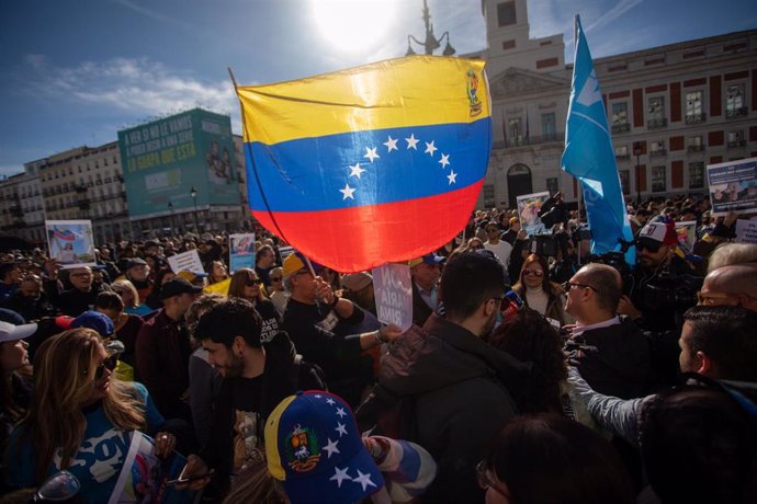 Archivo - Protesta de simpatizantes de la oposición venezolana en Madrid