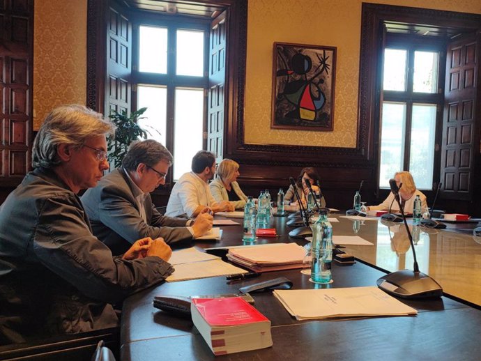 Reunión de la mesa de la Diputación Permanente del Parlament, el 24 de abril de 2024.