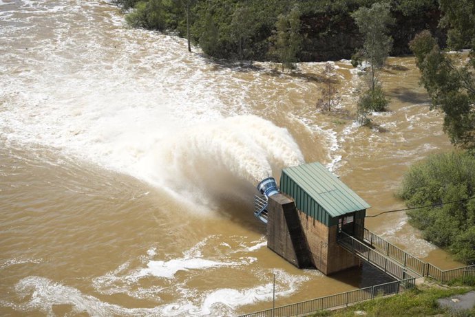 Embalse de Aznalcóllar. A 01 de abril de 2024, en Sevilla (Andalucía, España). Los embalses de la cuenca del Guadalquivir han recibido unos 1.043 hectómetros cúbicos (hm3) de agua con las lluvias que ha traído la borrasca Nelson en la última semana a Anda