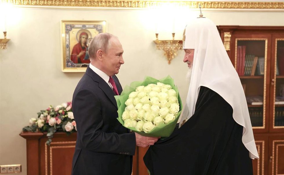 Archivo - El presidente de Rusia, Vladimir Putin, y el patriarca Kirill