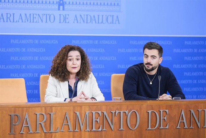 La portavoz del Grupo Por Andalucía, Inmaculada Nieto, durante la ronda de ruedas de prensa de portavoces de los grupos parlamentarios en el Parlamento de Andalucía, a 24 de abril de 2024 en Sevilla (Andalucía, España). Los portavoces de los grupos parl