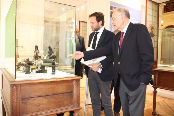 El presidente de la Diputación de Huesca, Isaac Claver, en la Real Academia Nacional de Medicina de España.