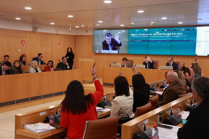 Archivo - Imagen de archivo del pleno de la Diputación de Sevilla 