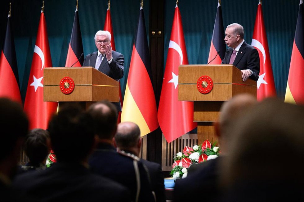 El presidente de Alemania, Frank-Walter Steinmeier, junto a su homólogo turco, Recep Tayyip Erdogan. 