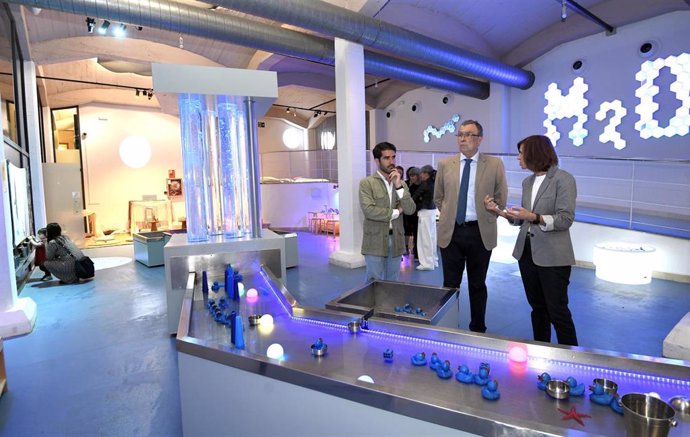 El alcalde de Murcia, José Ballesta, acompañado del concejal de Cultura e Identidad, Diego Avilés, visita la nueva sala 'Descubre' del Museo de la Ciencia y el Agua