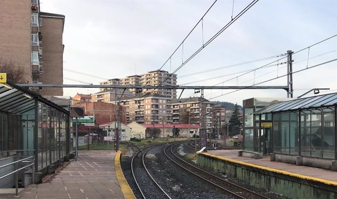 Archivo - Estación de tren de Torrelavega