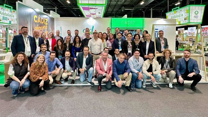 Representantes de empresas y el Patronato en el Salón Gourmet.