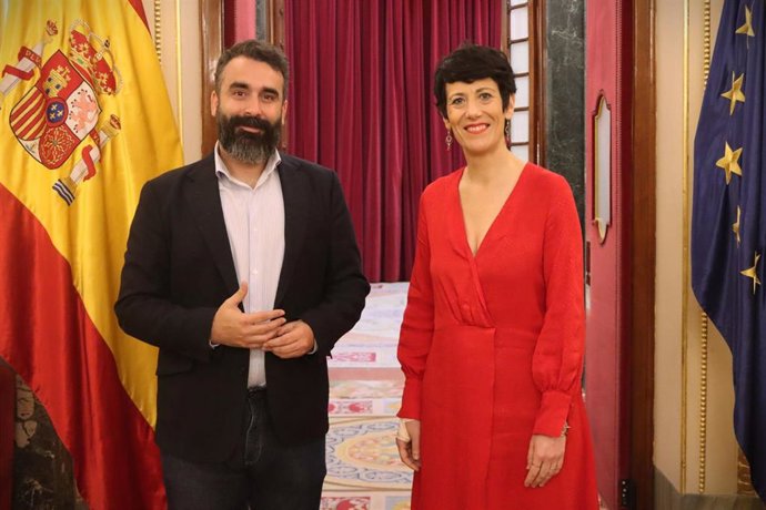 Alberto Mayoral y la ministra Elma Saiz.
