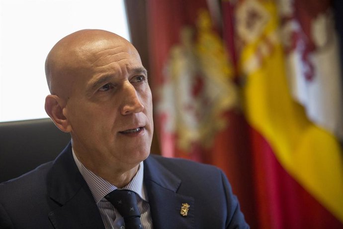 Archivo - El alcalde de León, José Antonio Diez, durante una entrevista para Europa Press, a 27 de diciembre de 2023, en León, Castilla y León (España). 