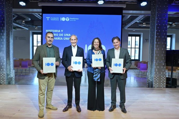 Acto de presentación del libro de Fundación Telefónica 'Historia y futuro de una compañía única'.