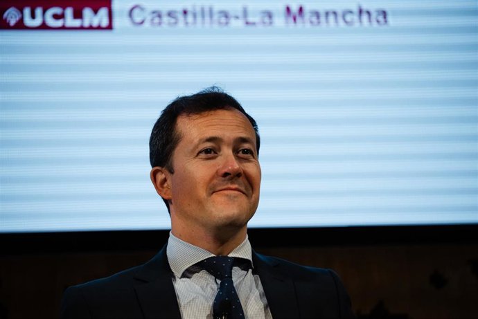 El alcalde de Toledo, Carlos Velázquez, en un encuentro informativo impulsado por el Club Conecta en Madrid