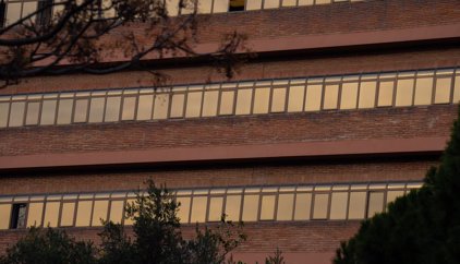 Educació obre una inspecció després de precipitar-se una nena per la finestra d'una escola de Balaguer (Lleida)