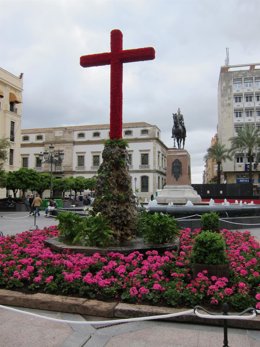 Archivo - Cruz de Mayo municipal en la Plaza de las Tendillas.
