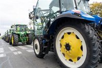 Fallecido un varón al volcar el tractor que conducía en Aznalcázar