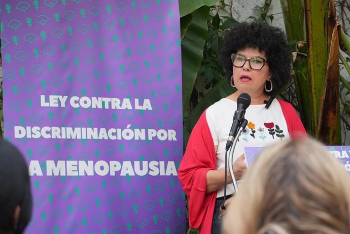La diputada de Adelante Andalucía Maribel Mora, en la tarde de este miércoles en la presentación de la Proposición de Ley contra la discriminación por menopausia.
