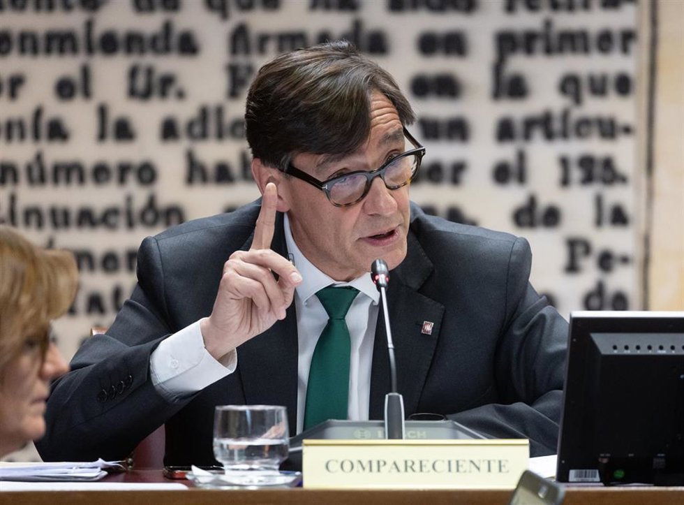El exministro de Sanidad y líder del PSC, Salvador Illa, comparece en la Comisión de Investigación del Senado sobre el caso Koldo, a 24 de abril de 2024, en Madrid (España). Illa ha comparecido en la Comisión de Investigación del Senado sobre los cont