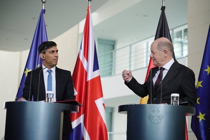 24 April 2024, Berlin: German Chancellor Olaf Scholz (R) and British Prime Minister Rishi Sunak hold a joint press conference at the Federal Chancellery. Photo: Kay Nietfeld/dpa